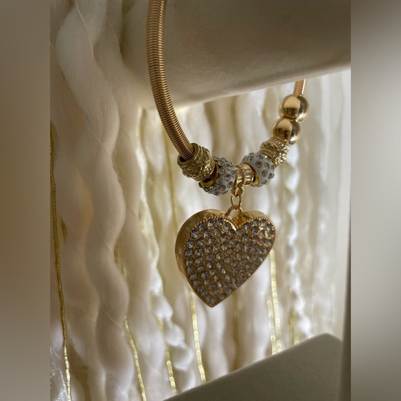 Stretch gold cord bracelet with sparkly heart and gold & sparkly charms! Bling! - Picture 2 of 8